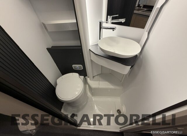 ADRIA NEW COMPACT DL SELECT 2027 LETTI GEMELLI E GARAGE 699 CM pieno