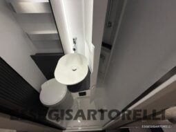 ADRIA NEW COMPACT DL SELECT 2027 LETTI GEMELLI E GARAGE 699 CM pieno