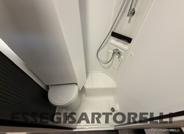 ADRIA NEW COMPACT DL SELECT 2027 LETTI GEMELLI E GARAGE 699 CM pieno