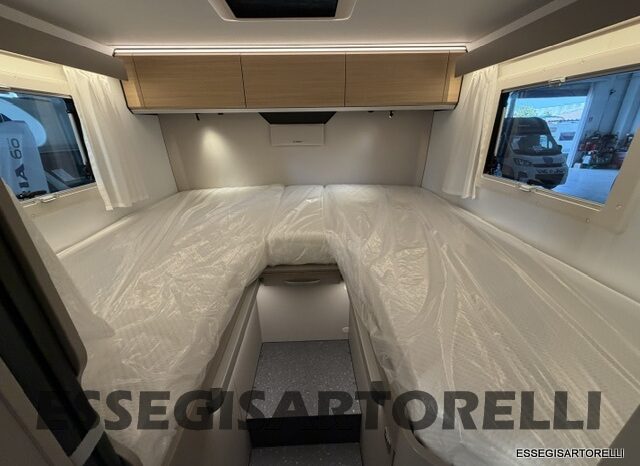 ADRIA NEW COMPACT DL SELECT 2027 LETTI GEMELLI E GARAGE 699 CM pieno