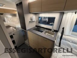 ADRIA NEW COMPACT DL SELECT 2027 LETTI GEMELLI E GARAGE 699 CM pieno