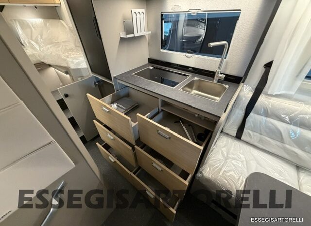 ADRIA NEW COMPACT DL SELECT 2027 LETTI GEMELLI E GARAGE 699 CM pieno