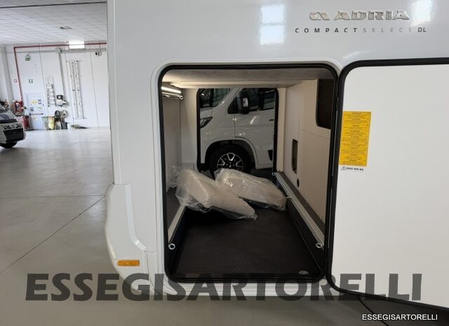 ADRIA NEW COMPACT DL SELECT 2027 LETTI GEMELLI E GARAGE 699 CM pieno