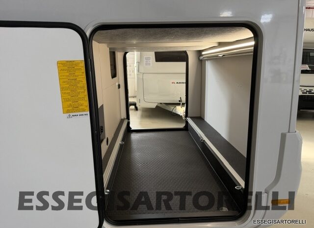 ADRIA NEW COMPACT DL SELECT 2027 LETTI GEMELLI E GARAGE 699 CM pieno