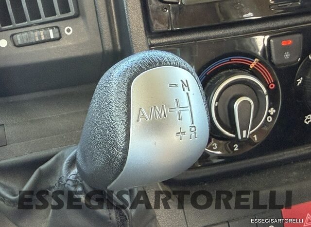 MOTORHOME KNAUS SKY I 700 LX GARAGE LETTO NAUTICO FULL 150 CV 2018 PATENTE C pieno